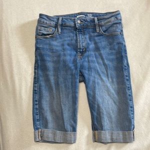 Old Navy women’s Bermuda shorts size 4.